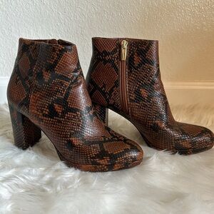 Vince Camuto Isanna Brown Black Snake Print Leather Boots Size 7.5